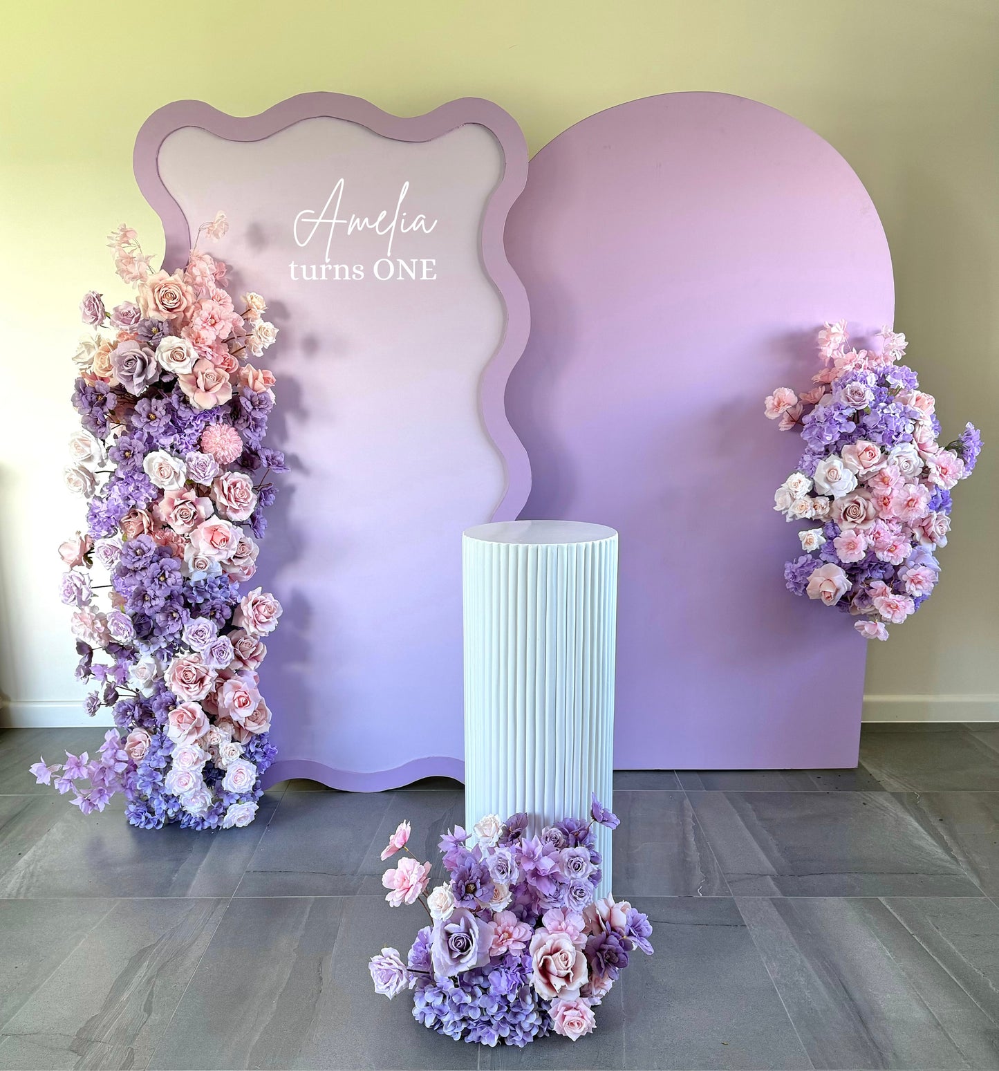 Wavy Backdrop - Beige, Pink and Lilac